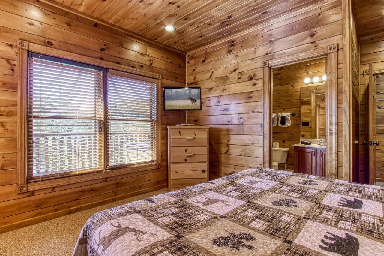 Lazy Bear Lodge, Hot Tub, Resort Pool, Wifi, 1089 Free Tickets Each Paid Day, Dollywood And More Гатлинбург Экстерьер фото