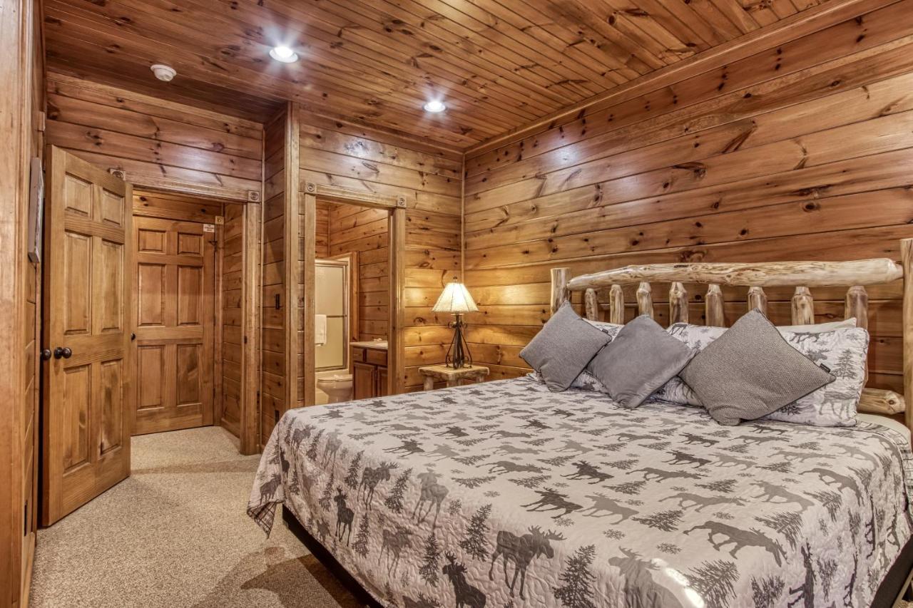 Lazy Bear Lodge, Hot Tub, Resort Pool, Wifi, 1089 Free Tickets Each Paid Day, Dollywood And More Гатлинбург Экстерьер фото