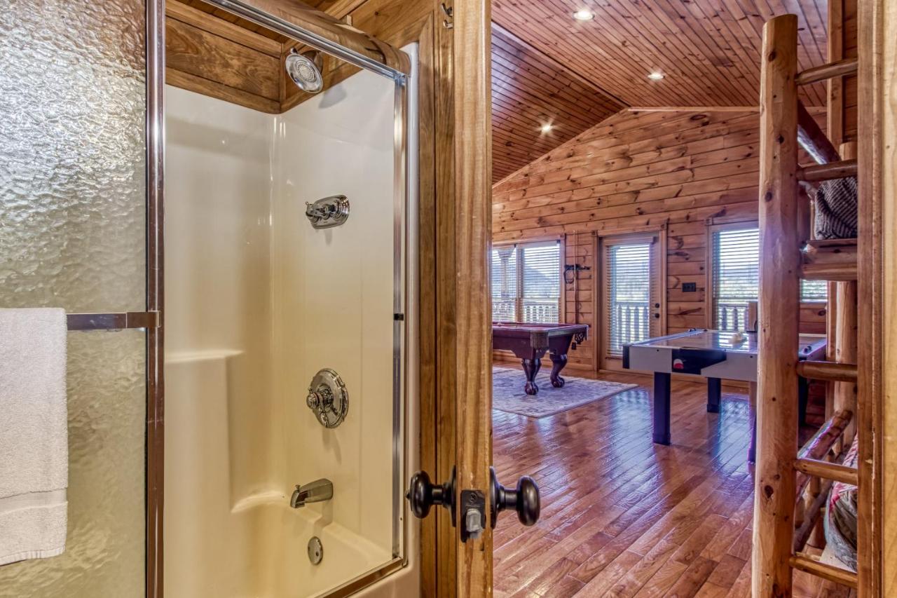 Lazy Bear Lodge, Hot Tub, Resort Pool, Wifi, 1089 Free Tickets Each Paid Day, Dollywood And More Гатлинбург Экстерьер фото
