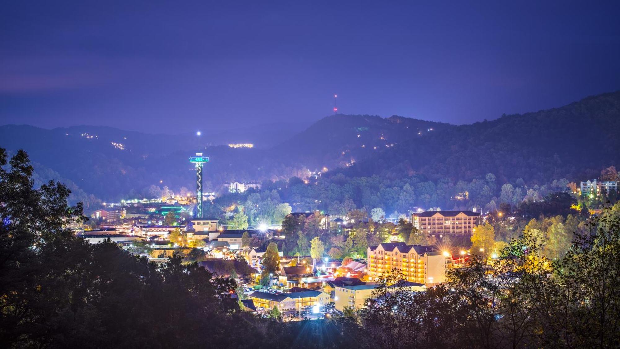 Lazy Bear Lodge, Hot Tub, Resort Pool, Wifi, 1089 Free Tickets Each Paid Day, Dollywood And More Гатлинбург Экстерьер фото